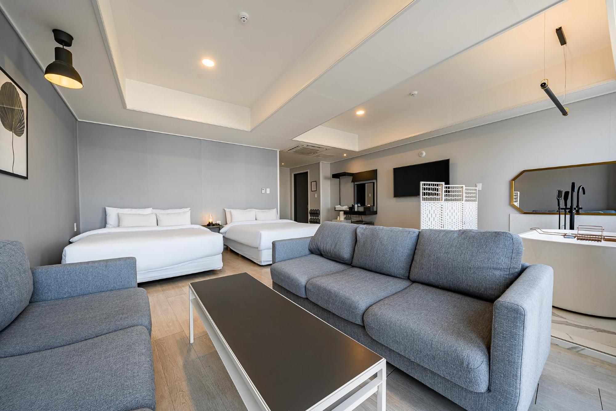 Stay Hostel Сокчхо Экстерьер фото