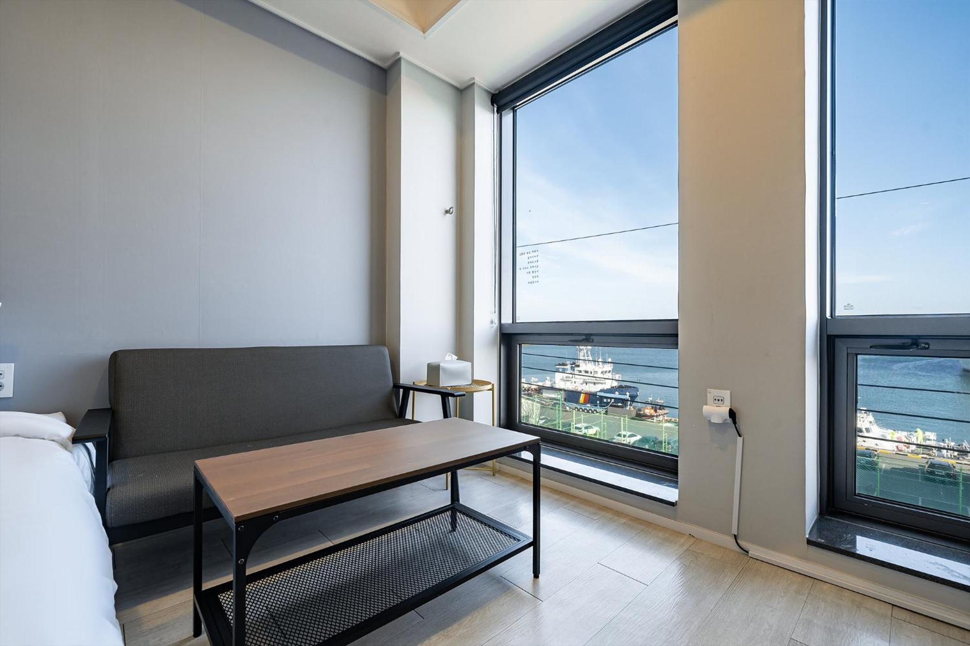 Stay Hostel Сокчхо Экстерьер фото