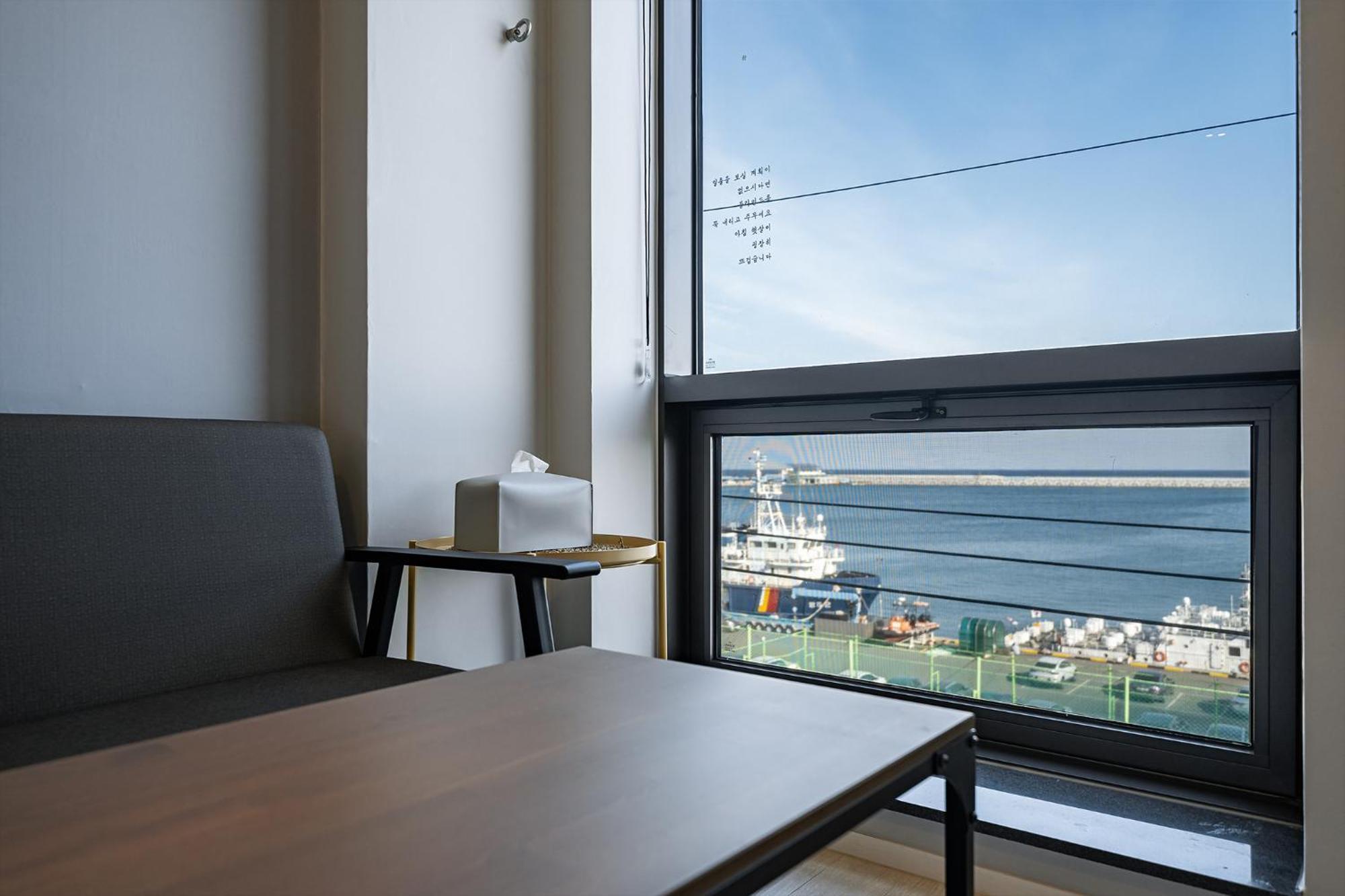 Stay Hostel Сокчхо Экстерьер фото