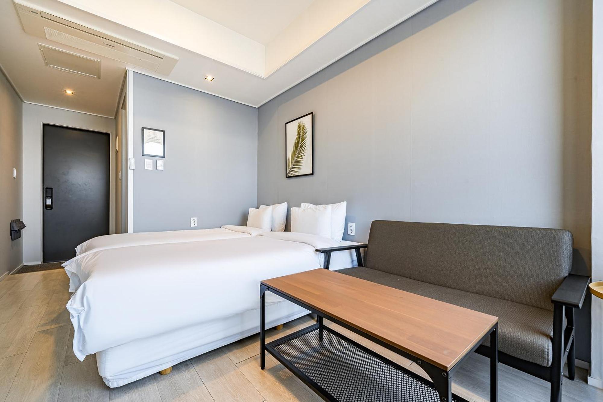 Stay Hostel Сокчхо Экстерьер фото
